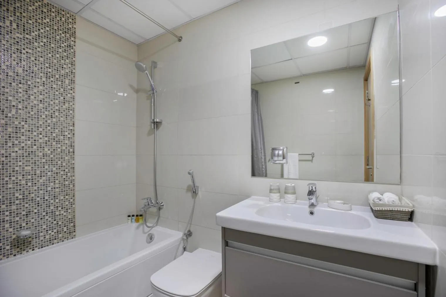 Blueground Marina Pool Gym Dxb-418 Apartment Dubai