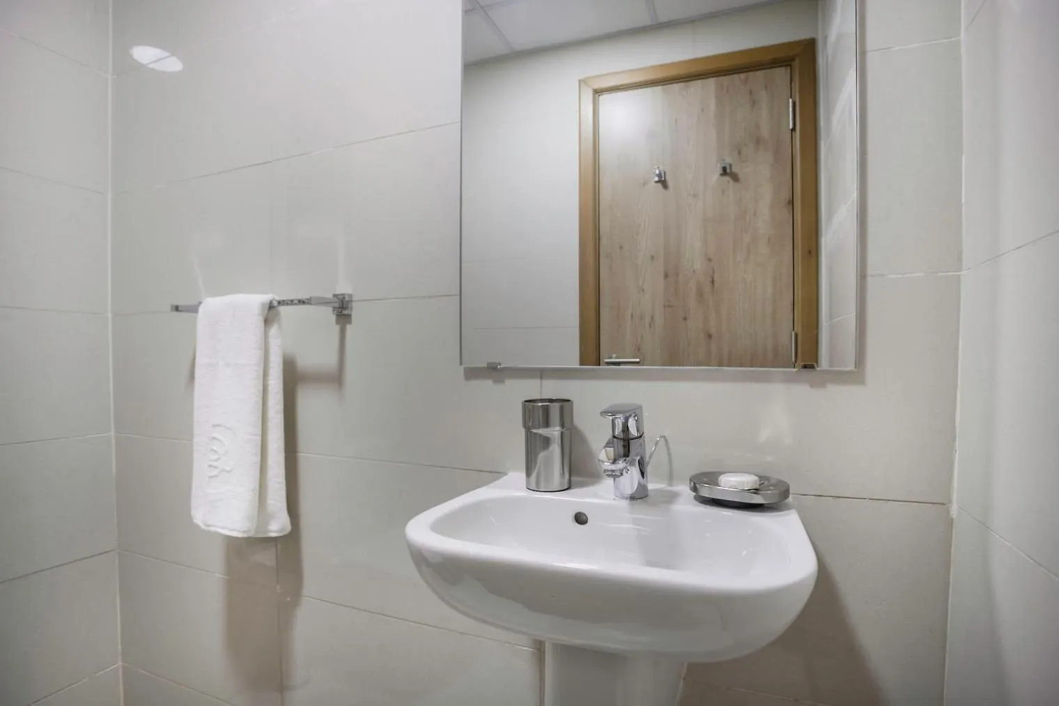 Blueground Marina Pool Gym Dxb-418 Apartment Dubai
