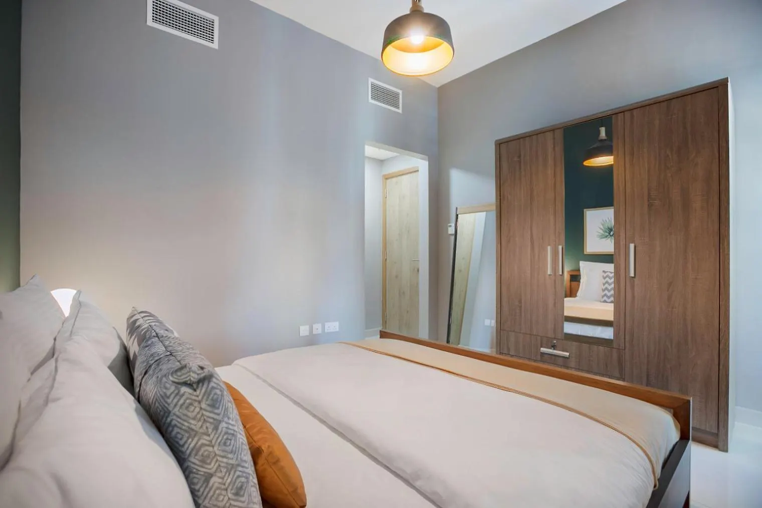 Blueground Marina Pool Gym Dxb-418 Apartment Dubai